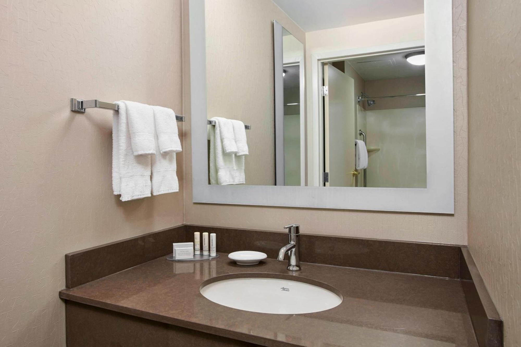 Springhill Suites By Marriott Chicago Schaumburg/Woodfield Mall Экстерьер фото